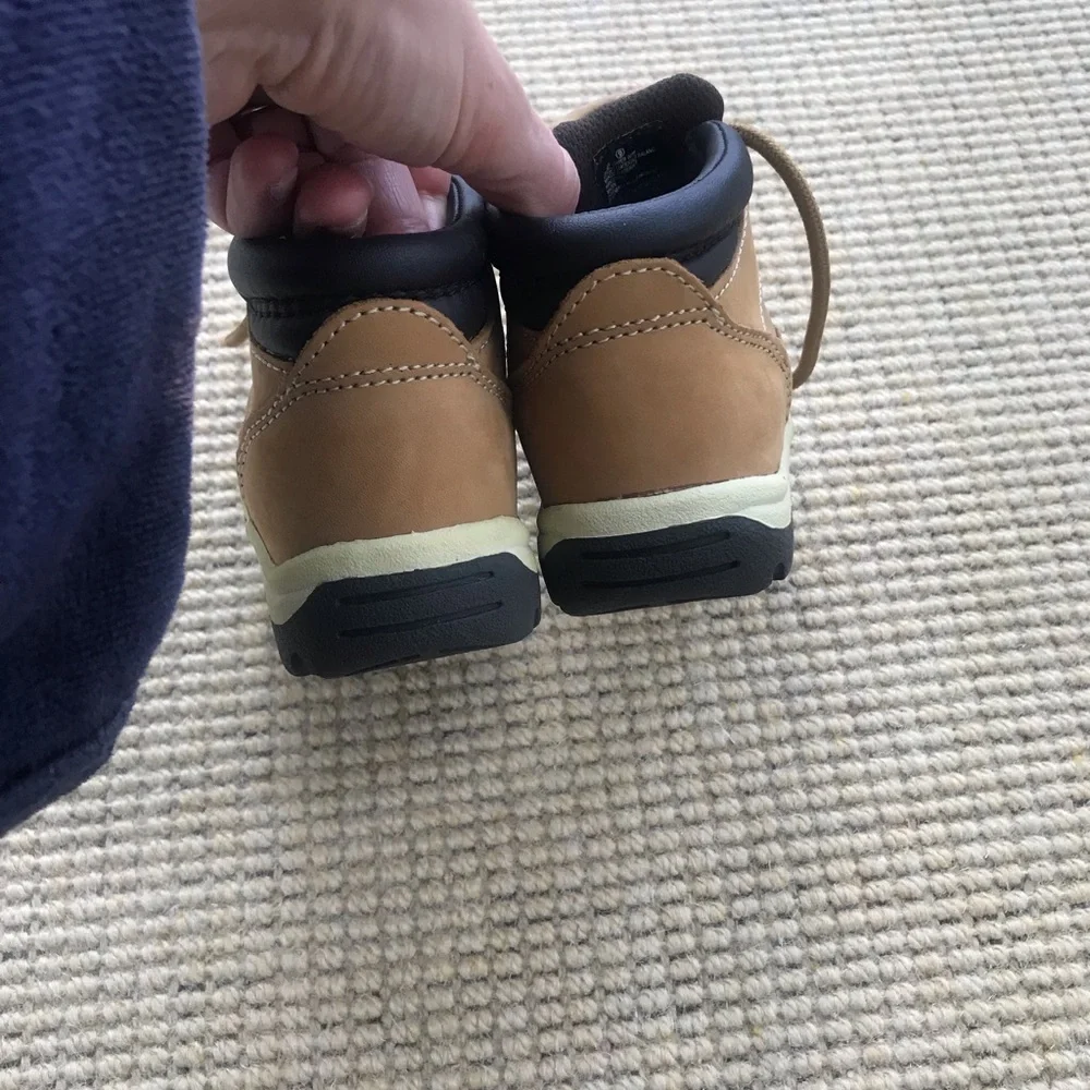 Boys shoes